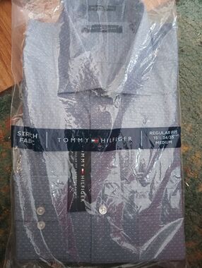 Tommy Hilfiger Regular Fit men’s dress shirt.